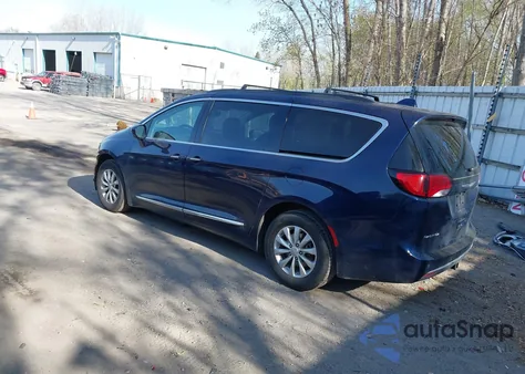 2017 Chrysler Pacifica Touring-L z USA, uszkodzony, nr VIN 2C4RC1BG8HR594451